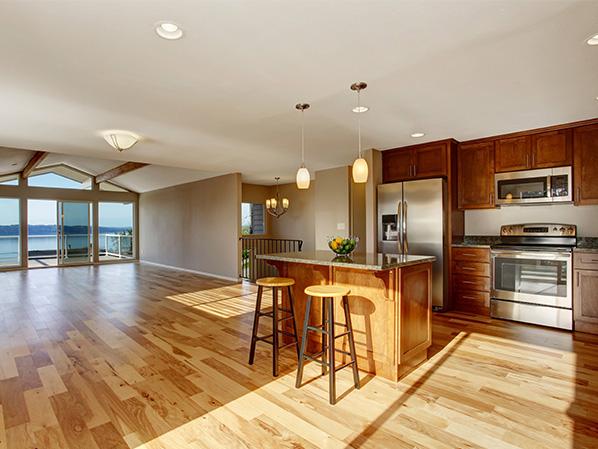 嘉業(yè)地板品種齊全，成品倉庫儲(chǔ)備充足，供貨準(zhǔn)時(shí)穩(wěn)定！